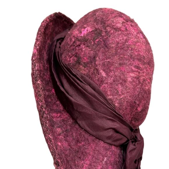Vintage Hat- Felted wool- purple pink with attached ribbon bow- retro- some wear - Picture 5 of 9